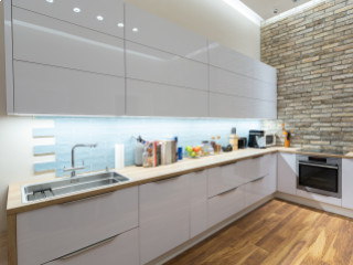 Magasfényű modern akril konyha